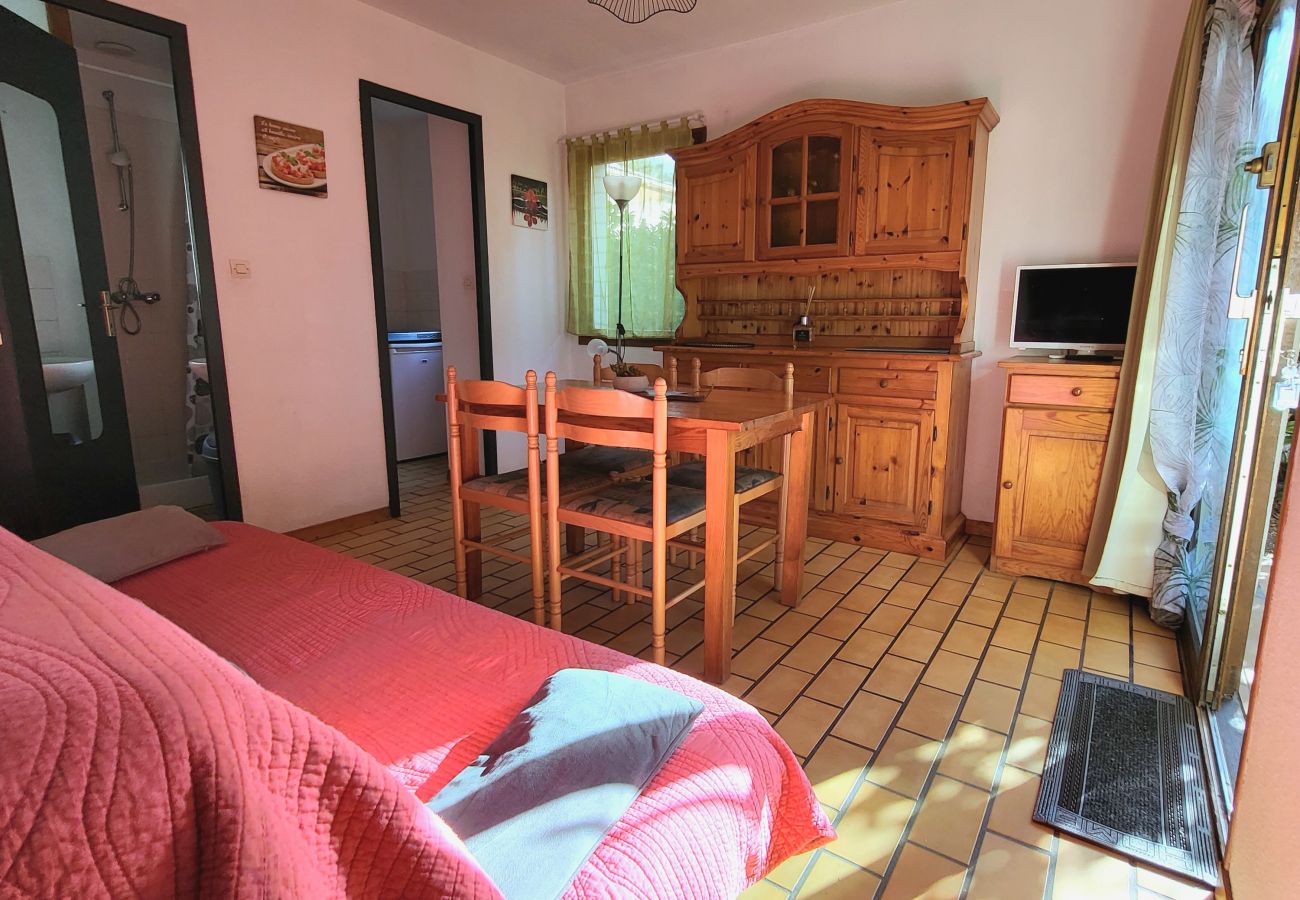 Chalet in Gujan-Mestras - 108 Maisonnette 2ch-4p au Village