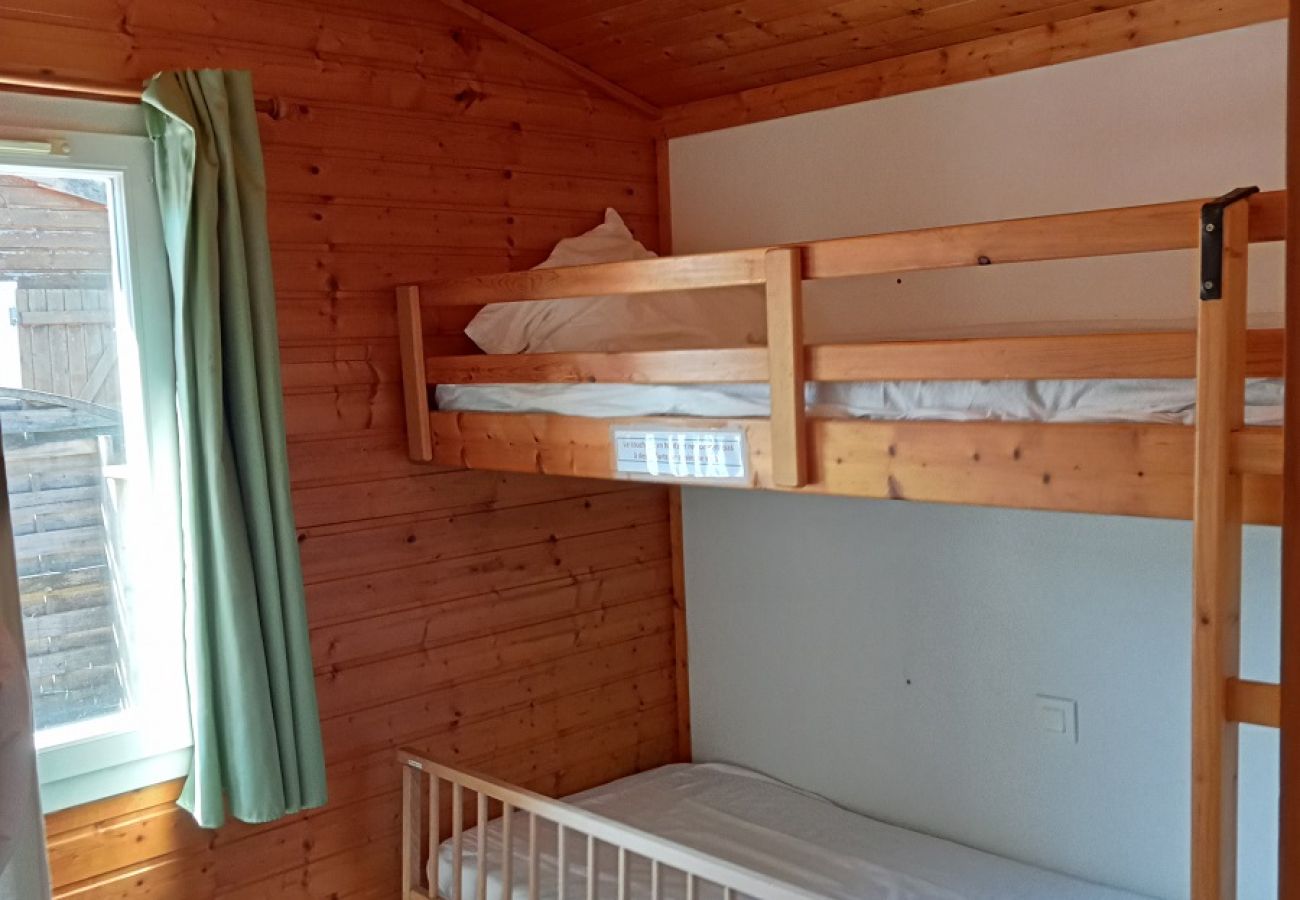 Chalet in Gujan-Mestras - 027 VP Chalet 2 ch-4p au village Vacance
