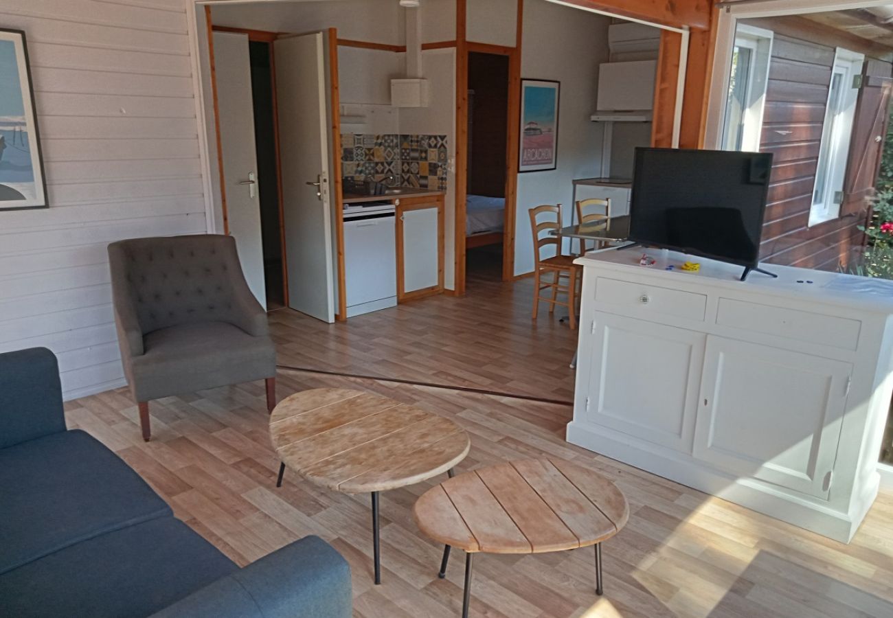Chalet in Gujan-Mestras - 027 VP Chalet 2 ch-4p au village Vacance