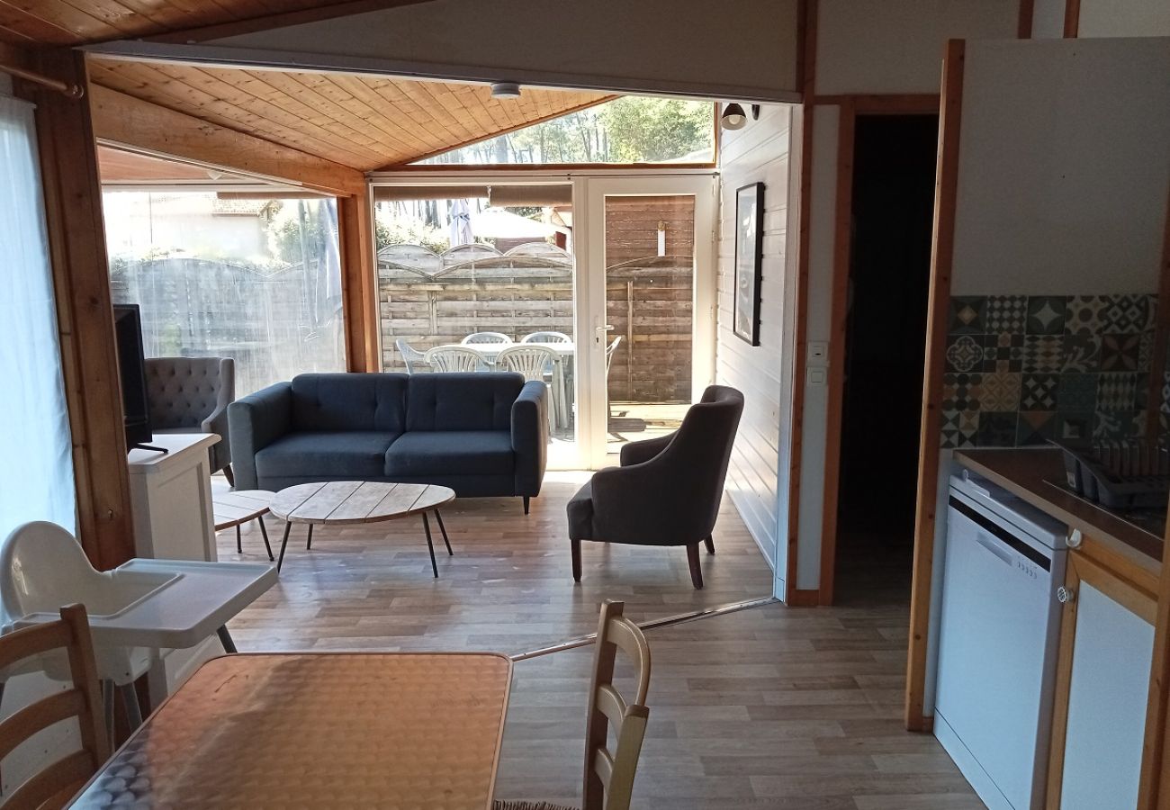 Chalet in Gujan-Mestras - 027 VP Chalet 2 ch-4p au village Vacance
