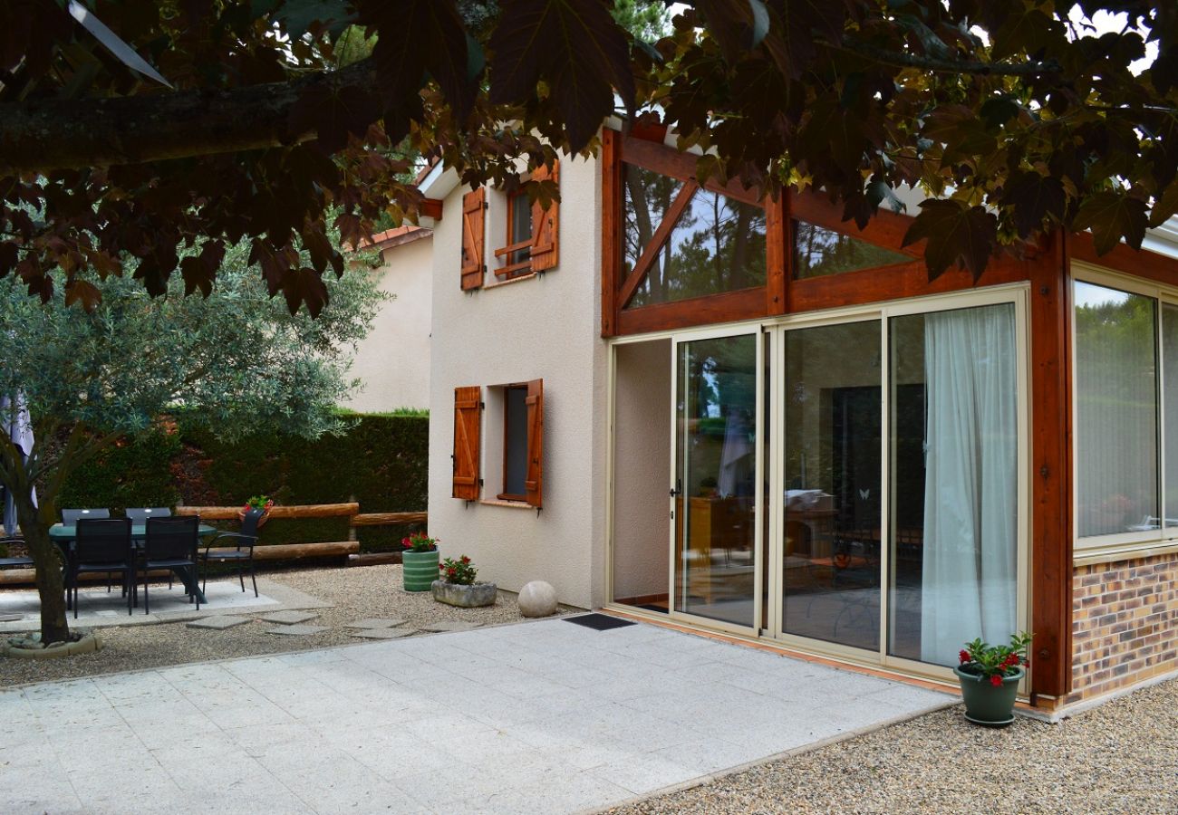 Maison de vacances meublée pour l'été dans un village calme et boisé au cœur du bassin d’arcachon